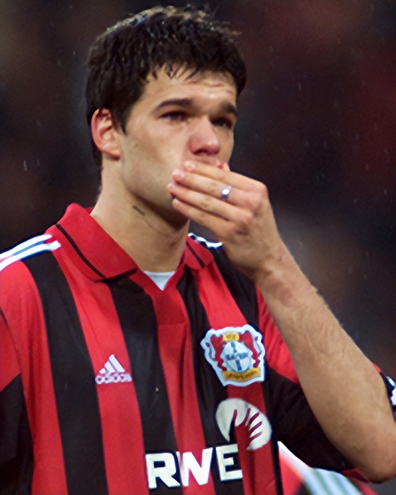 欧洲五大联赛积分破百的球队,欧洲五大联赛冠军和降级悬念