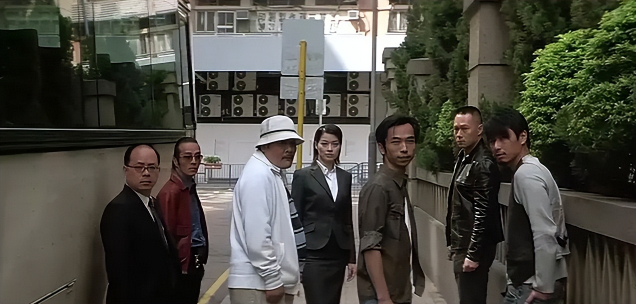 “蜜月”7年后突然出走，靠翻拍港片神作，他又杀回来了