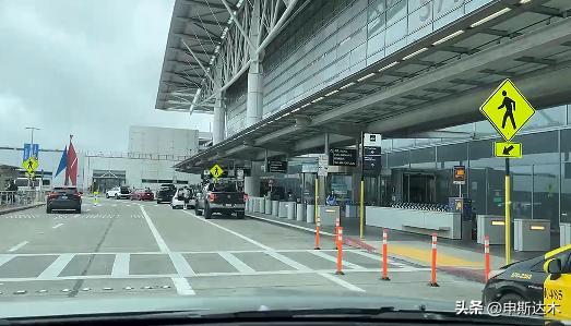 美国海关小黑屋实录,出国海关被关小黑屋