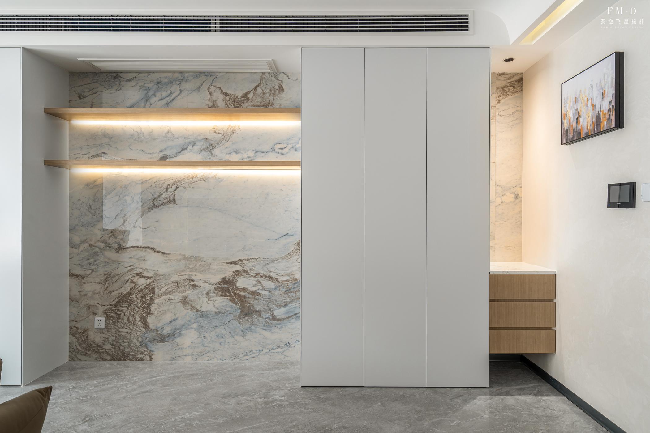 客厅开间2.5米适不适合做满墙,开间宽3.7米满墙做柜子压抑吗