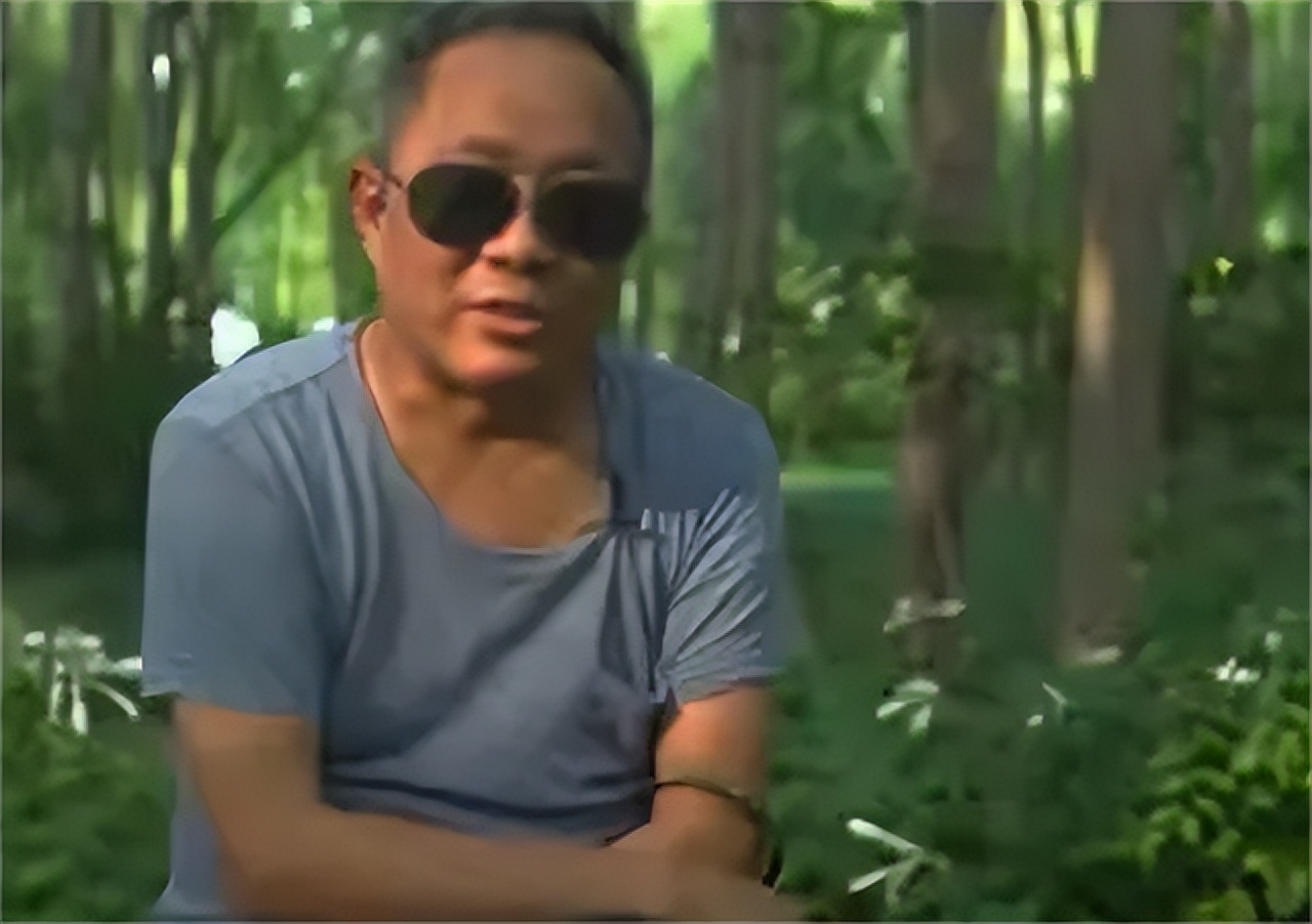 60岁，他大概是中国存活最久的艾滋病人，带着自己遗像活了十几年