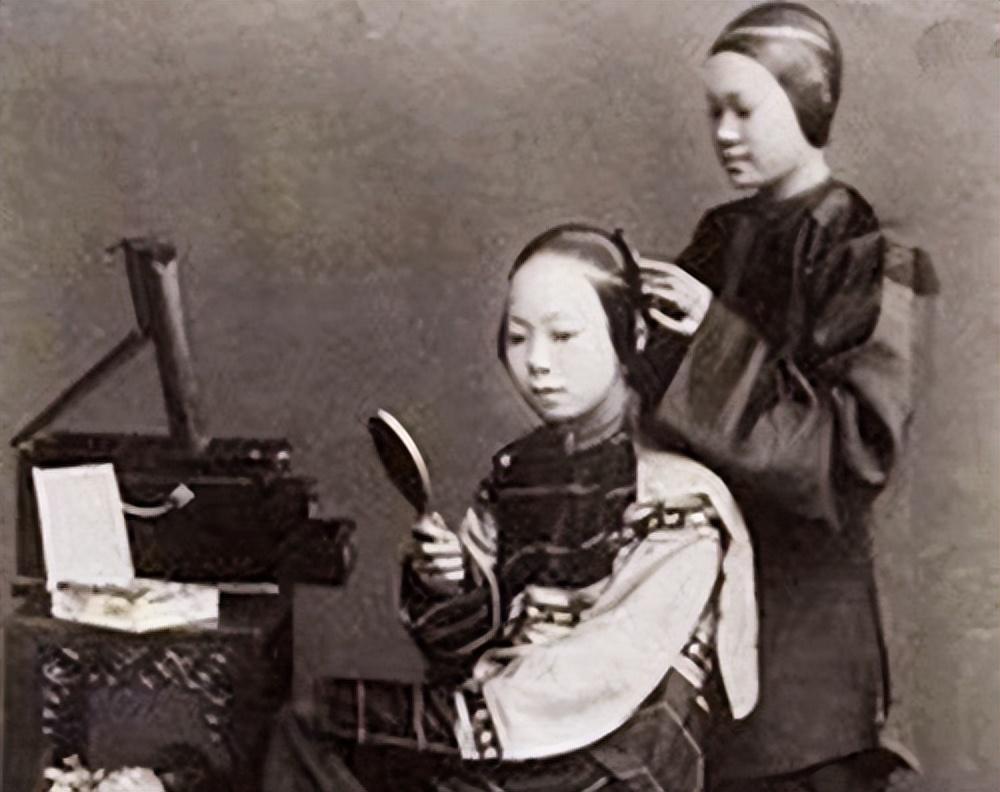 变态的纳粹德国，*光脱**犹太人女人衣服，集体*杀屠**!2