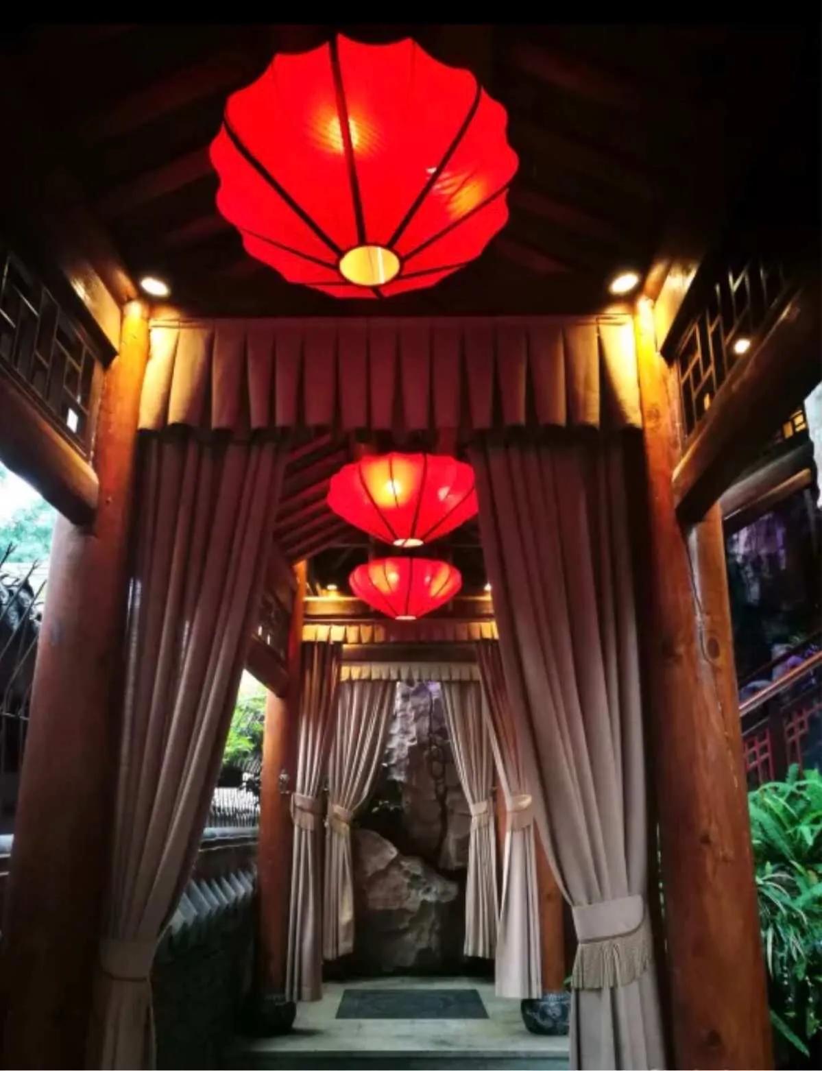 宽窄巷和宽窄香烟,成都宽窄巷宽窄两个字是什么材质