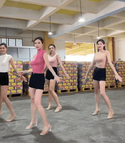 椰树广告画面给你什么感觉,椰树代表性广告