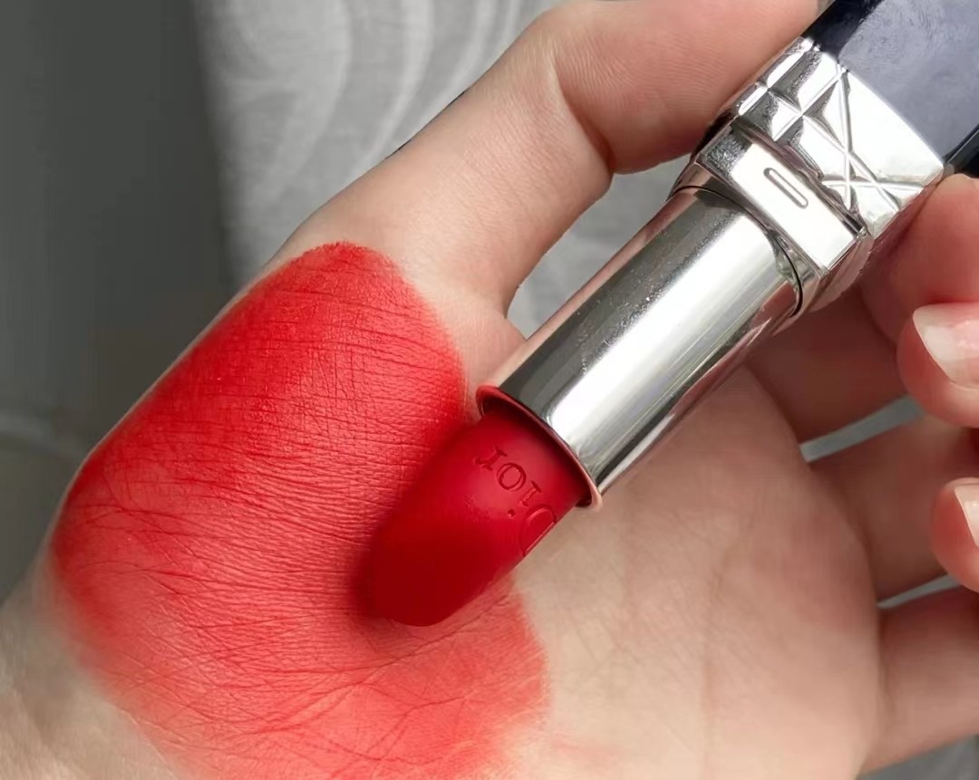 迪奥口红888和999价格一样吗,迪奥最火爆的口红888