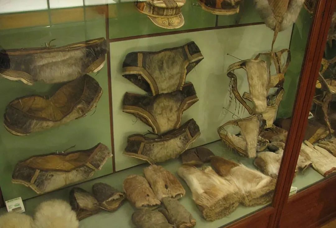 董洁黄色裙子黑色裤子,董洁穿钻石短裤引热议