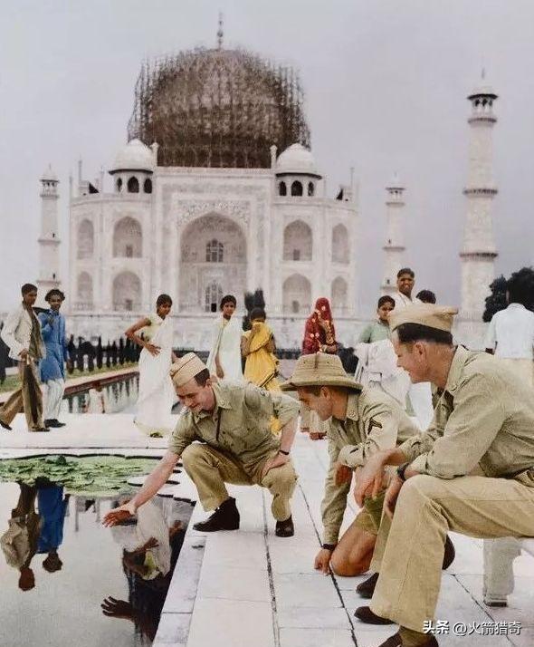 毁三观:旗人格格大腿岔开豪放洗衣,地主三妻四妾不输女明星2