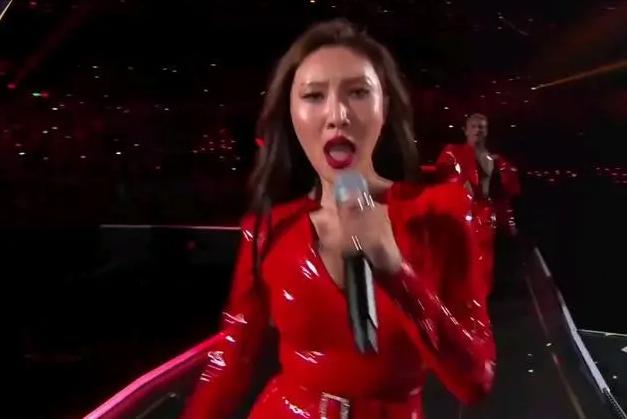 女星华莎被举报,华莎被告涉嫌演出淫乱罪