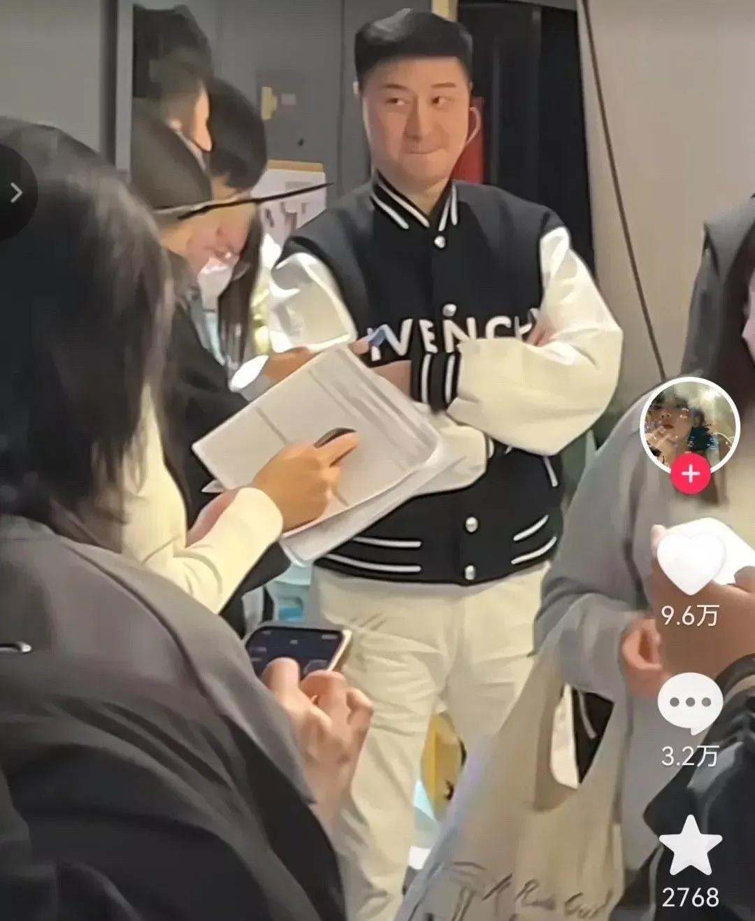 范冰冰和爸爸同台献唱,范冰冰爸爸参加婚礼照片