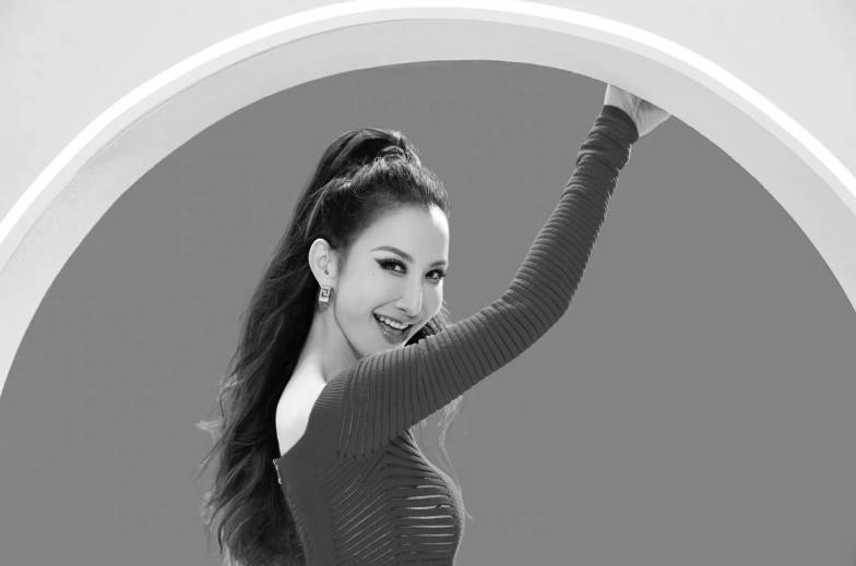 知情人曝李玟摔倒后节目组没停,知情人曝李玟摔倒后节目组喊停