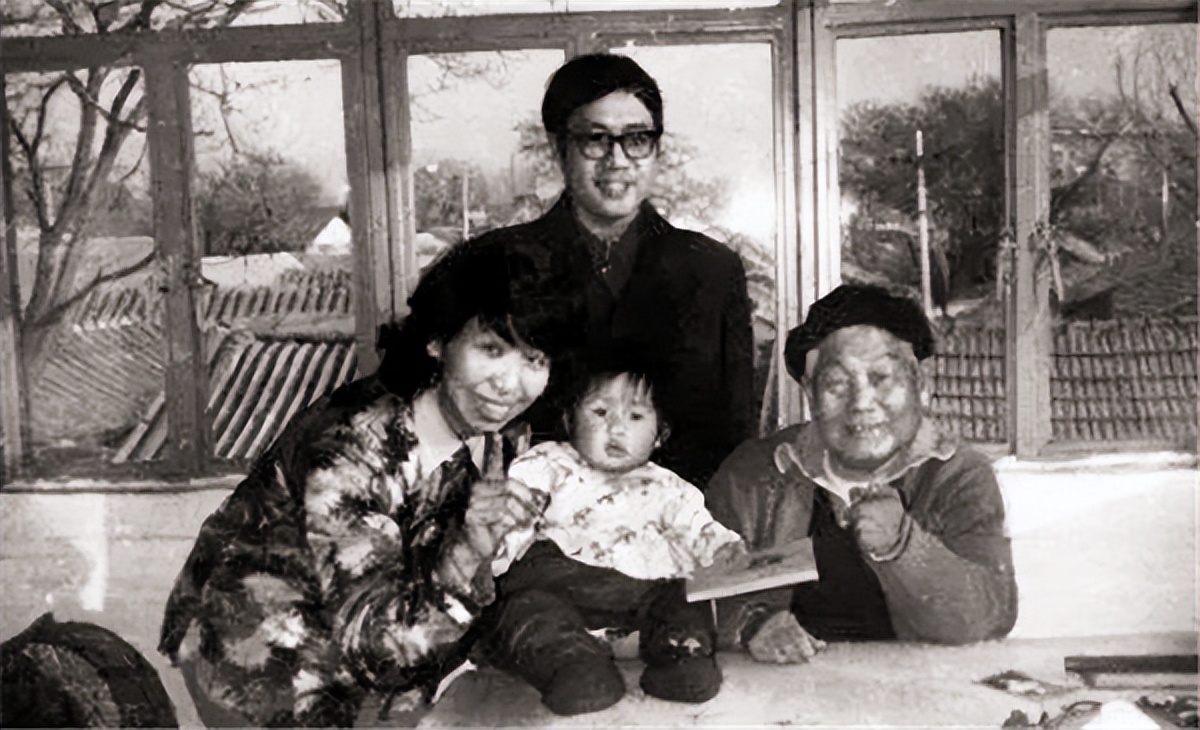 结婚10日萧军就变心，此后50年视妻如空气，妻子晚年竟说：不后悔