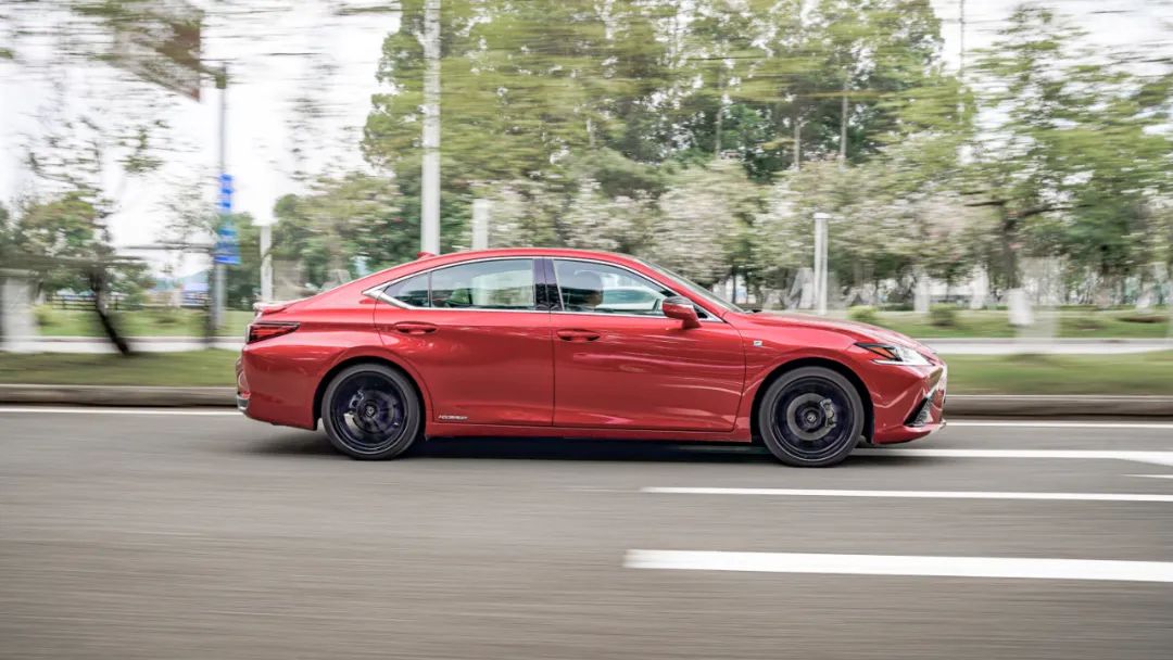 试完它我才明白，原来买ES200的人才是最懂雷克萨斯的