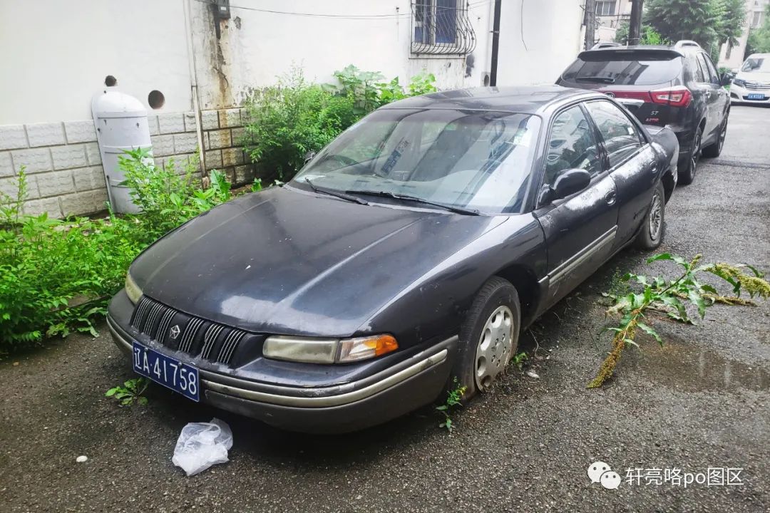 角落里的报废车,角落里的老车