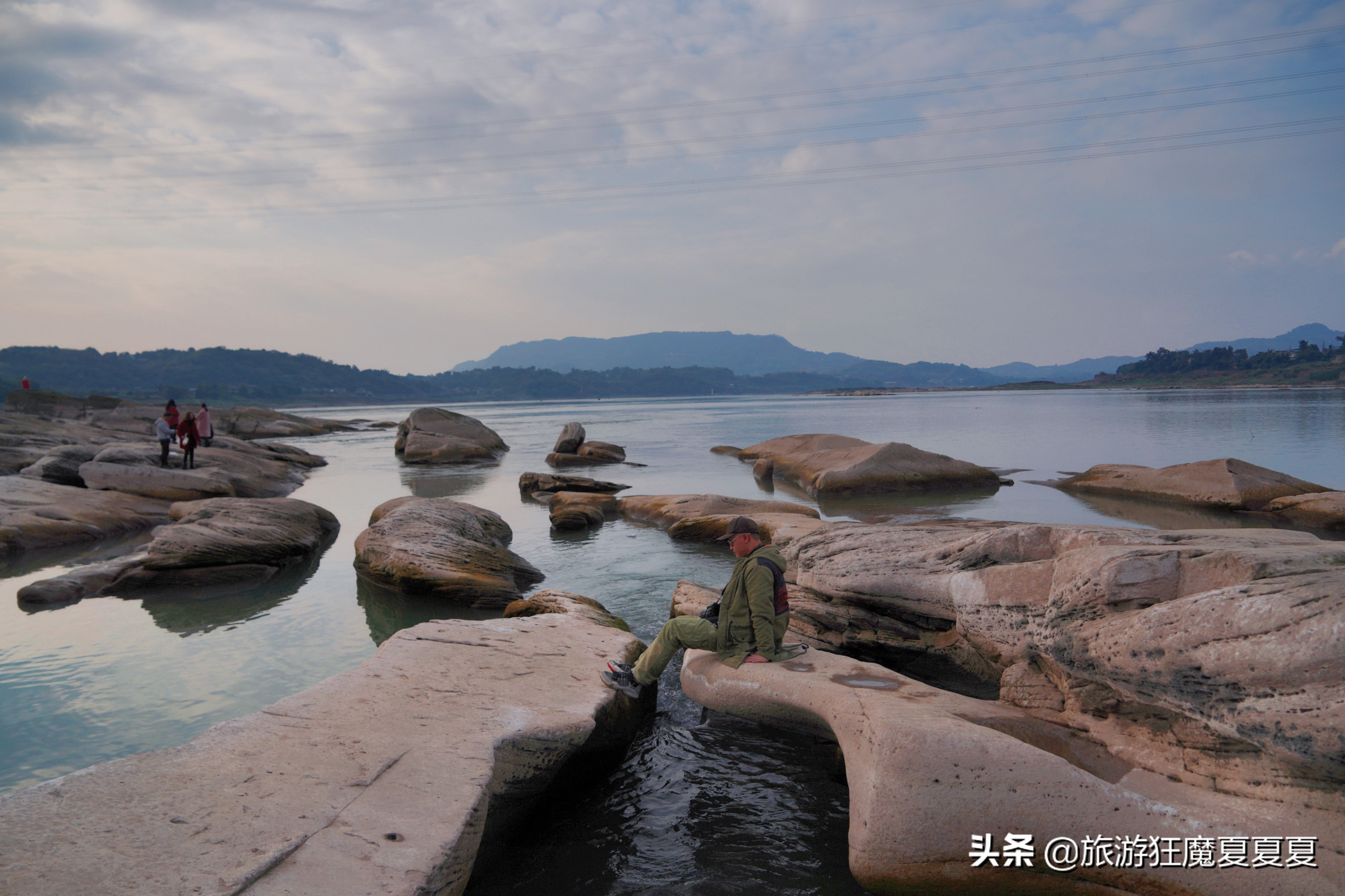 泸州纳溪绝美的江滩公园，奇形怪状宛如外星地貌，堪称水上外太空
