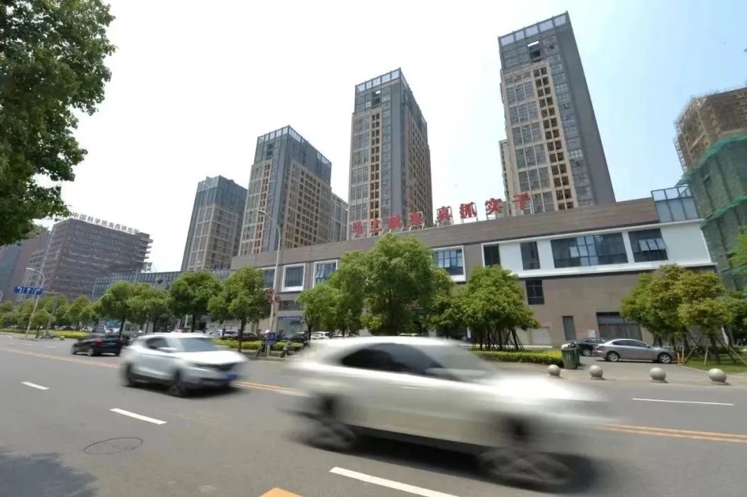 日报整版关注“榕创汇”！福州高新区射出三支“穿云箭”