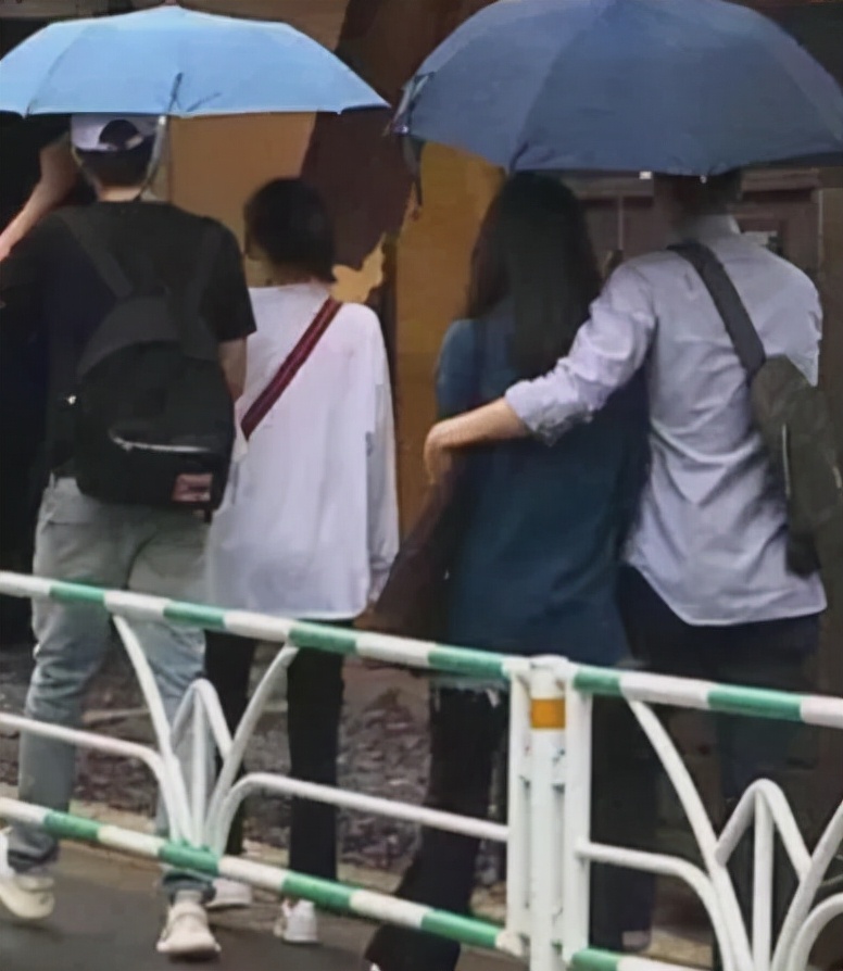 尴尬不失礼貌的微笑林更新,林更新不演戏吗