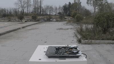 家中聚餐厨房突然爆炸,在吃饭时爆炸的尴尬瞬间