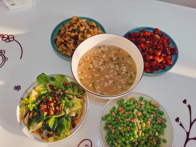 发现妻子跟别的男生暧昧怎么办,发现老公和其他女人聊暧昧