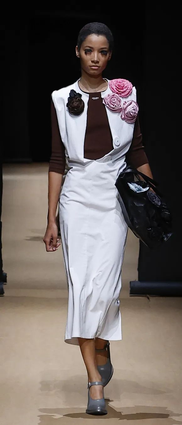 在Prada的戏梦中，以对立之境现原生之美