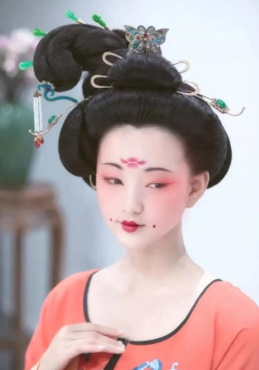 从化妆到卸妆都要用什么化妆品,古代没有化妆品怎么化妆