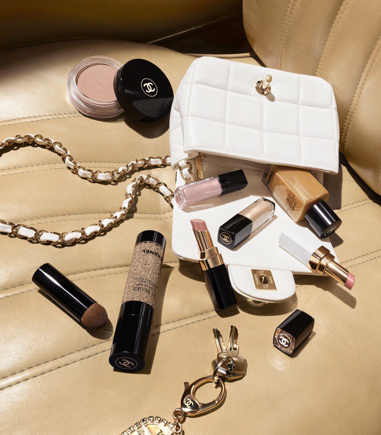 踏上久违的放松旅行吧！香奈儿夏日限量彩妆小容量来啰