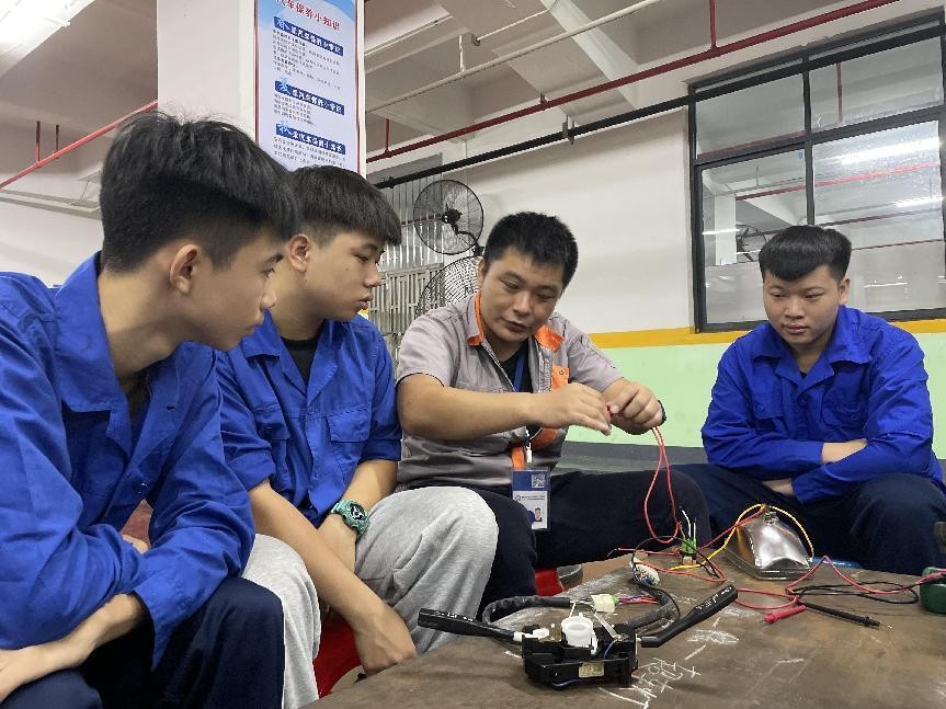 技校十大吃香专业男生,男孩子上技校什么专业比较吃香