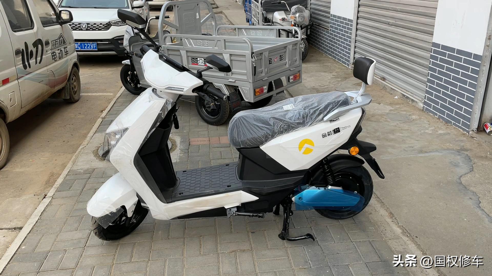 小牛雅迪爱玛台铃哪款性价比最高,三千元买台铃爱玛还是雅迪电动车