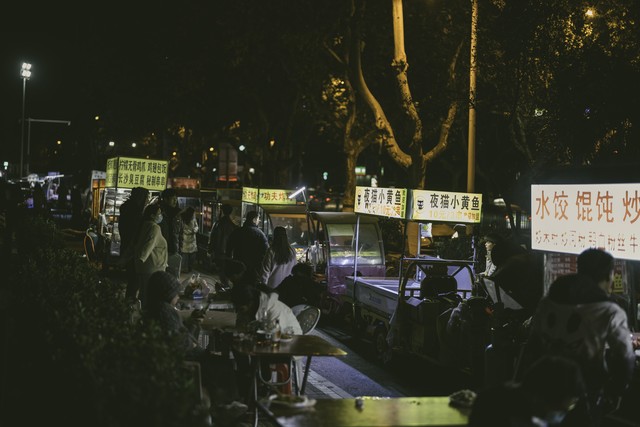 普通人怎么从摆摊赚到人生的100万,年轻人摆摊是如何月入过万的