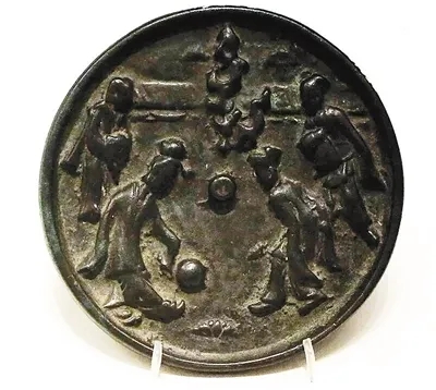 早期的蹴鞠足球历史,蹴鞠是现代哪项运动的起源