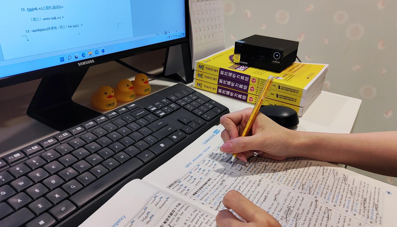 拥有MiniPC华硕PN41后，也就多了一台高清*放播**器+办公神器