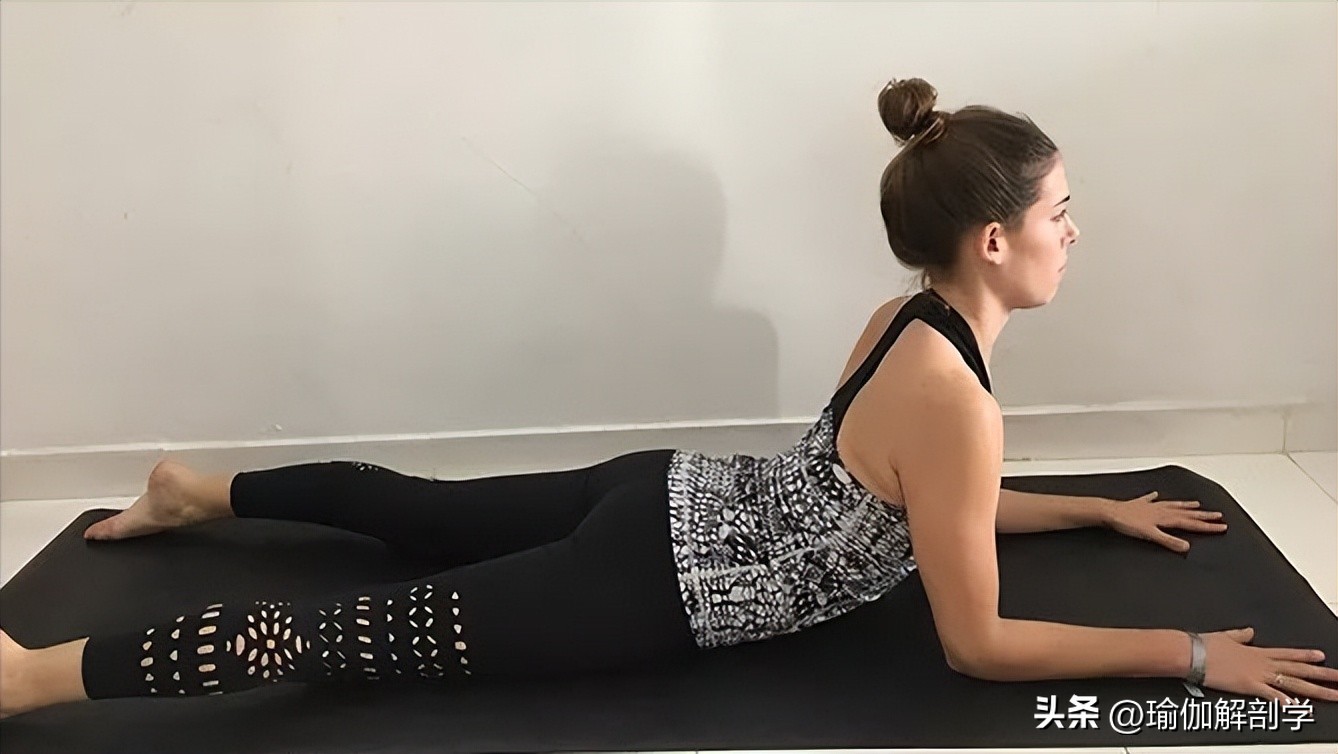 循序渐进的瑜伽扭转序列12分钟,一套简单实用的瑜伽序列