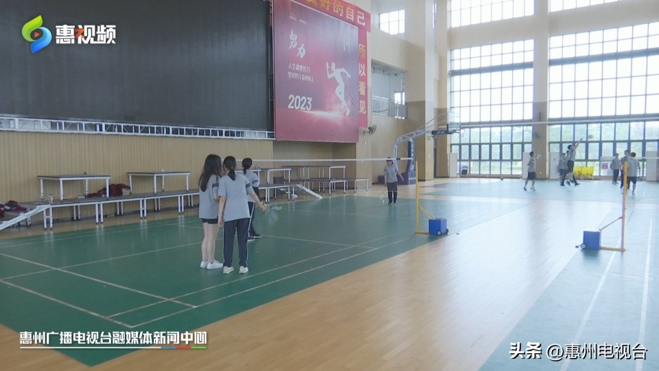 现在的高中生多高,记者问中学生有没有近视