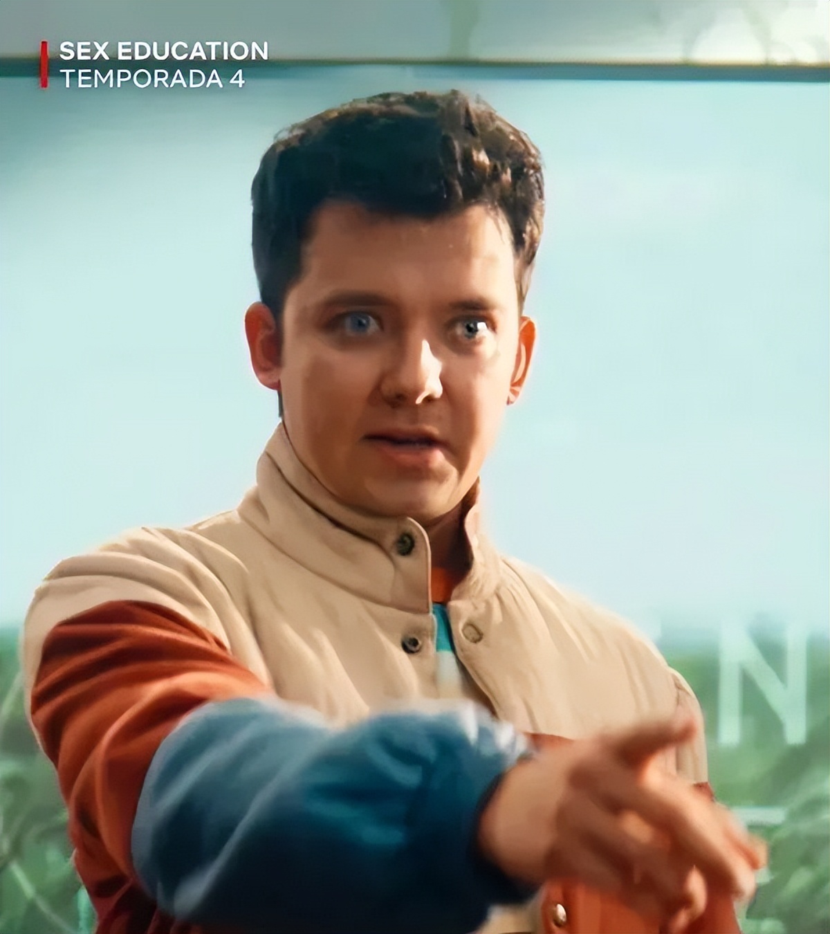 他出演《性教育》四年，颜值悄悄变残，网友叹一胖毁所有