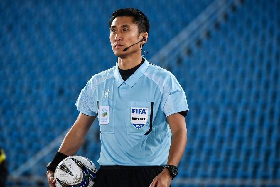 马宁裁判视频回放,马宁2002世界杯发牌是哪一场