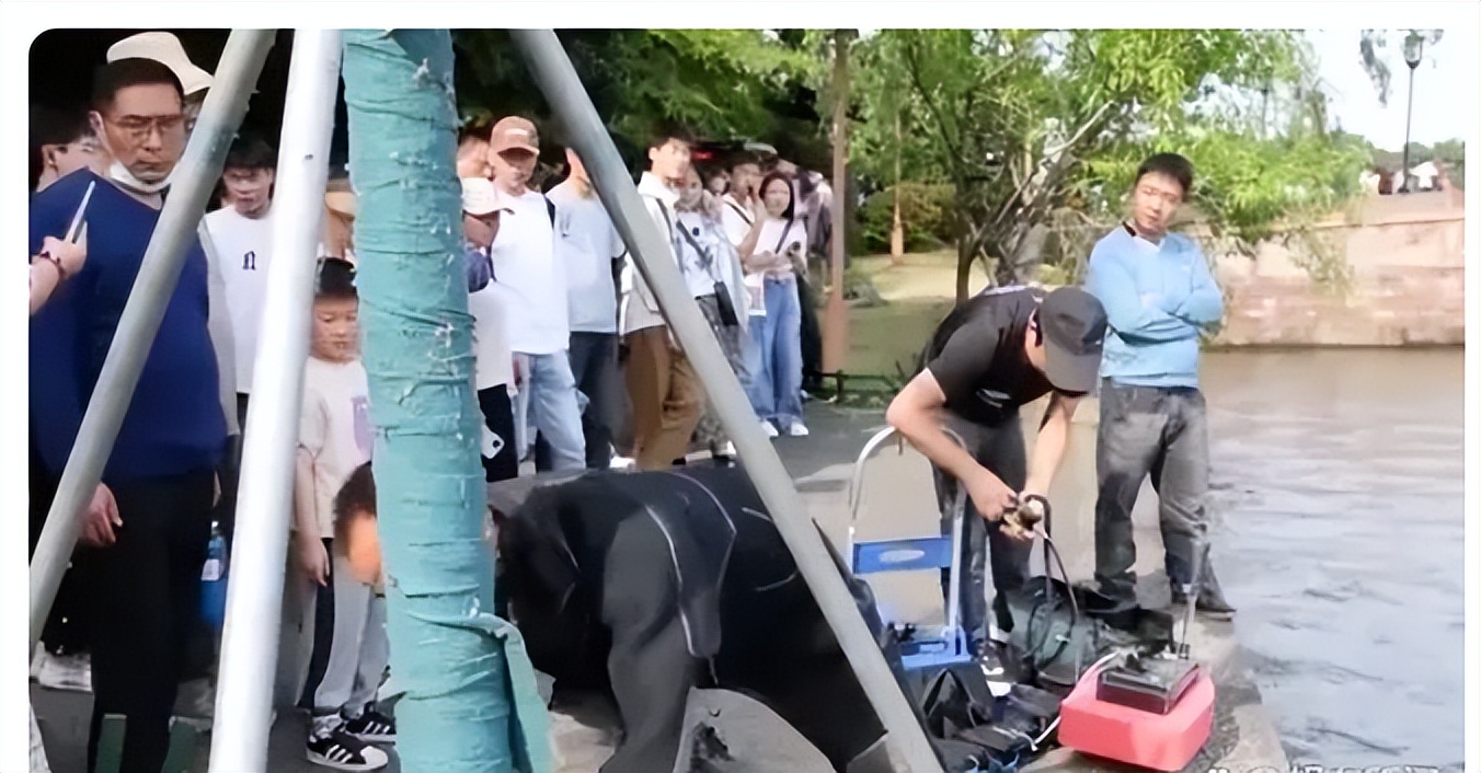 男子西湖捞手机日赚一万,5天从西湖捞20余部手机