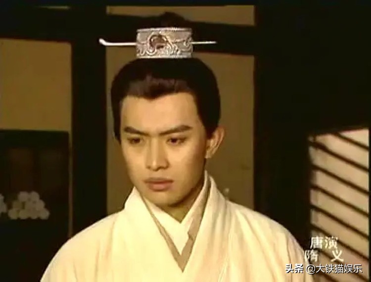 同样是演“俏罗成”，有人俊而不娘，有人油腻耍帅，放一起差距大