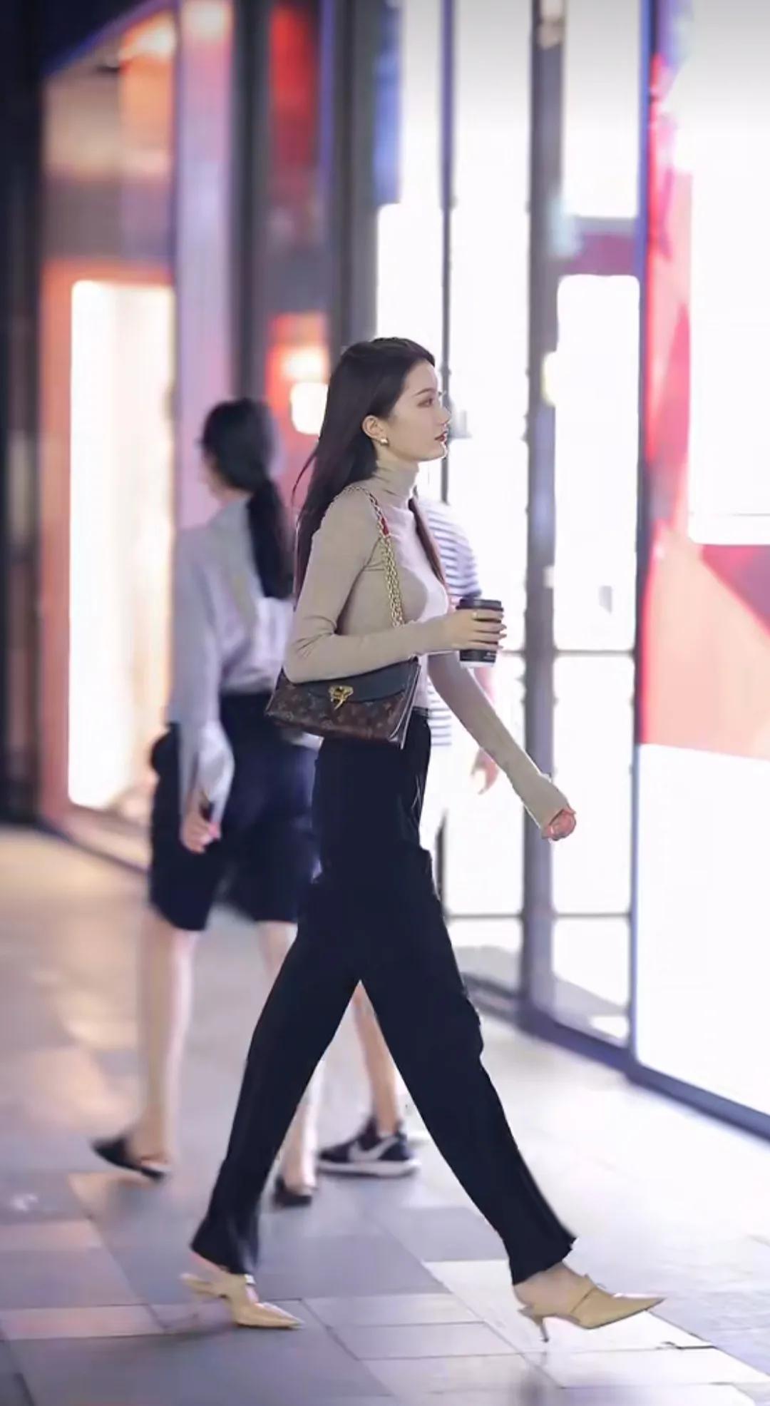 气质女走路教程,气质女生是怎么走路的