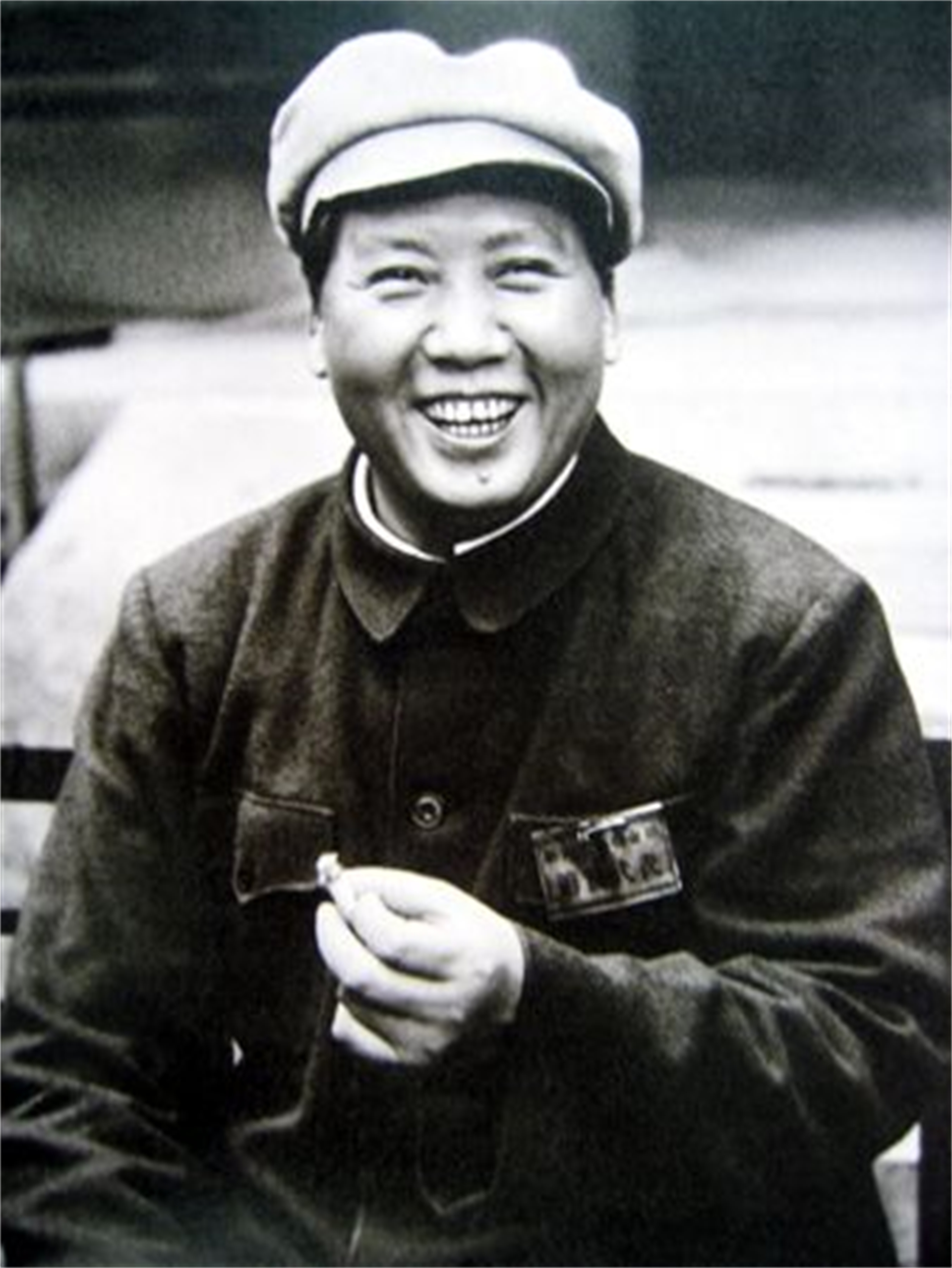 毛主席2次题词刘胡兰，为何拒绝给董存瑞题词？伟人：我写不合适