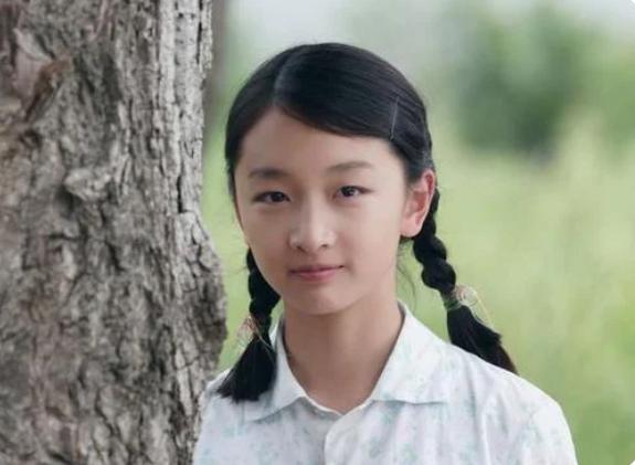 周冬雨妈妈与继父,周冬雨和父母相认