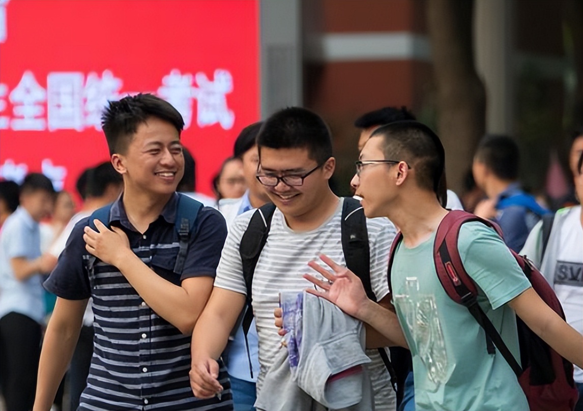 汉语言新闻学哪个专业更吃香,新闻专业是汉语言文学相关专业嘛