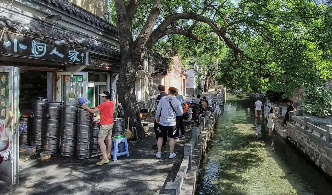 夏季解暑佳品扎啤,在炎热的夏天来一杯梅子酒