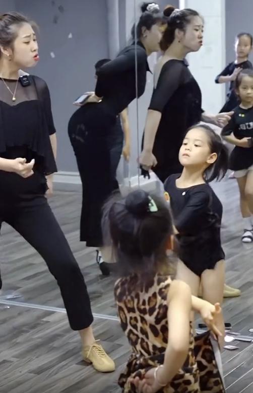 拉丁舞最火老师,最火老师教拉丁舞视频