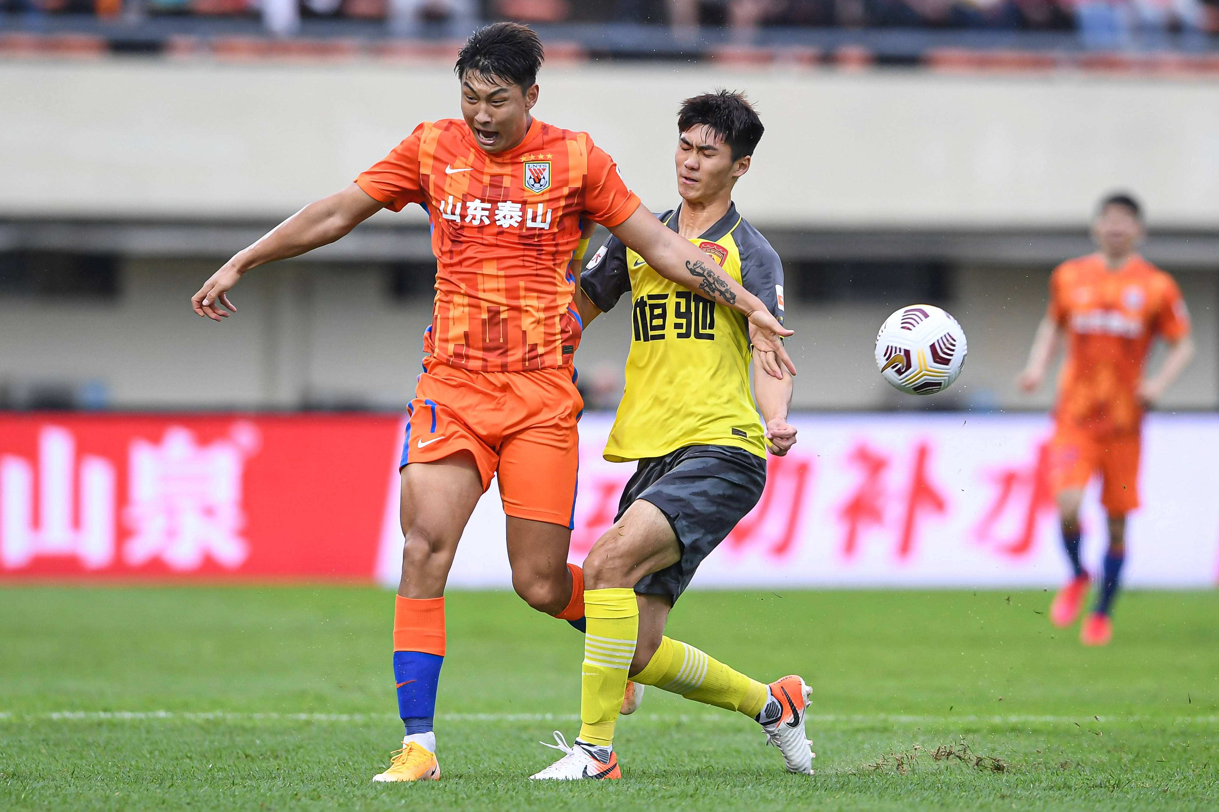 郭田雨与佩莱什么关系,球员郭田雨留洋