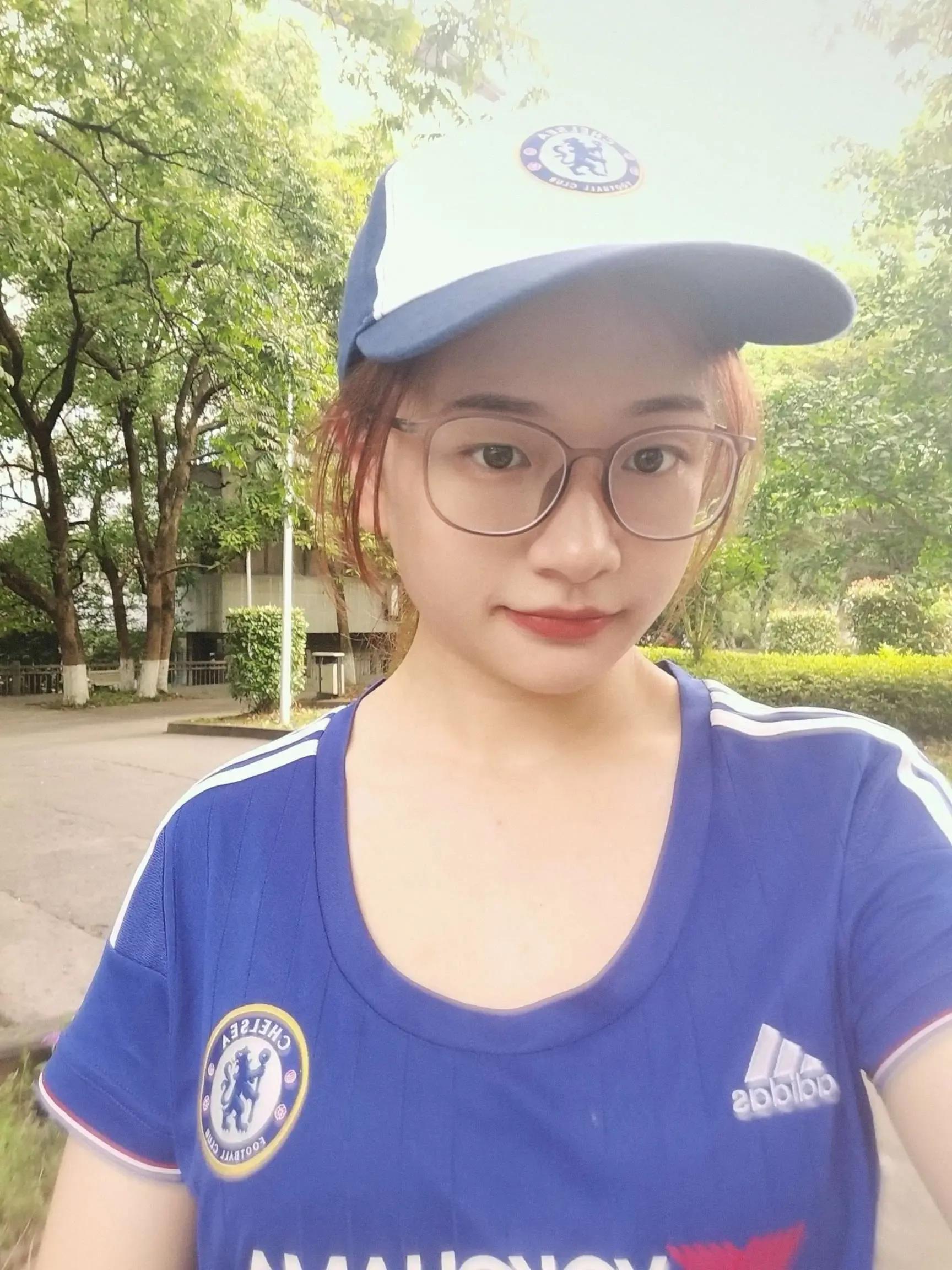 最受女人喜爱的足球,足球运动员都喜欢什么类型的女生
