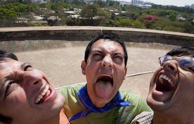 三傻大闹宝莱坞中的精彩画面,三傻大闹宝莱坞插曲一切顺利