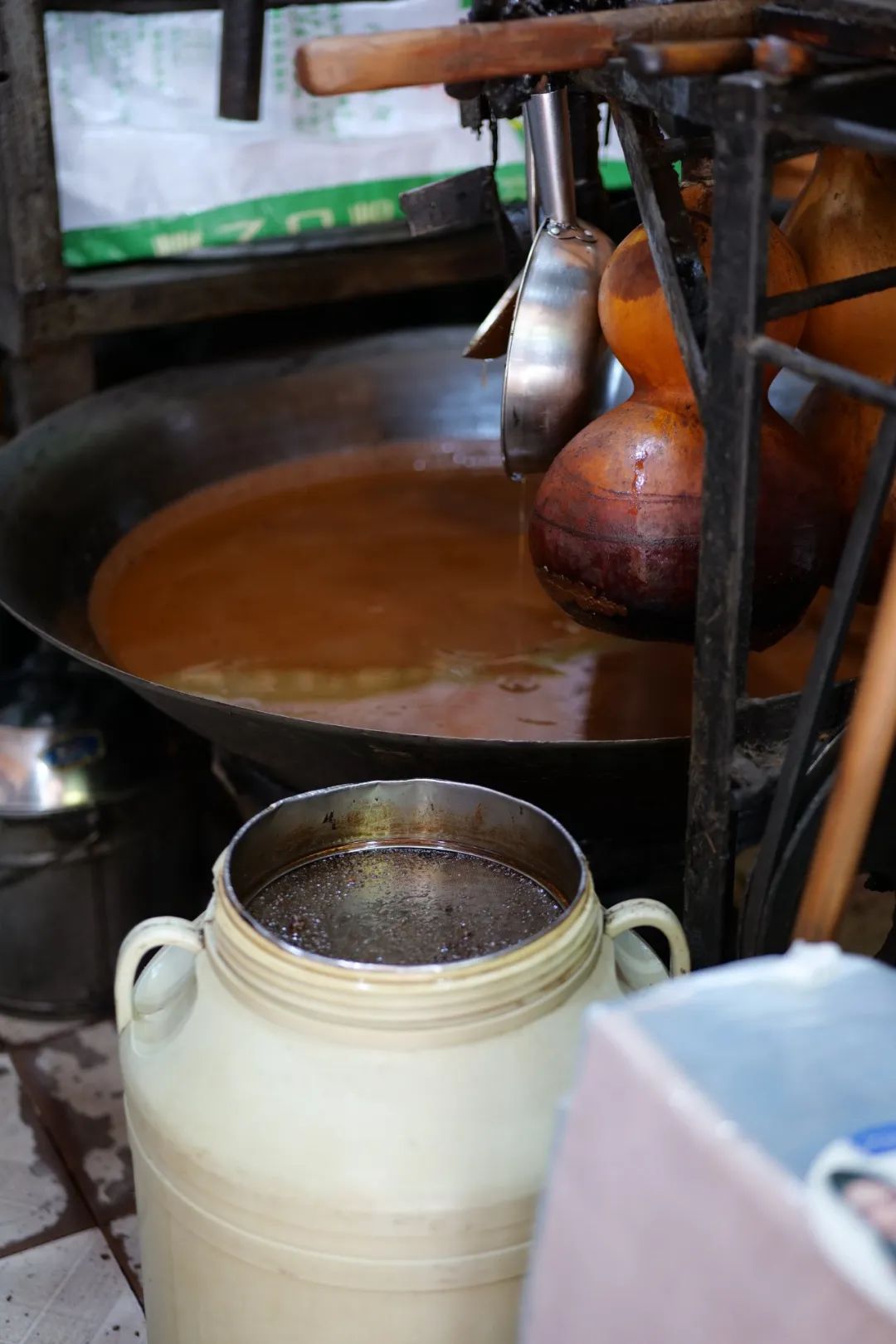 成都人吃火锅用的香油是什么油,成都吃火锅的香油是哪一种种类