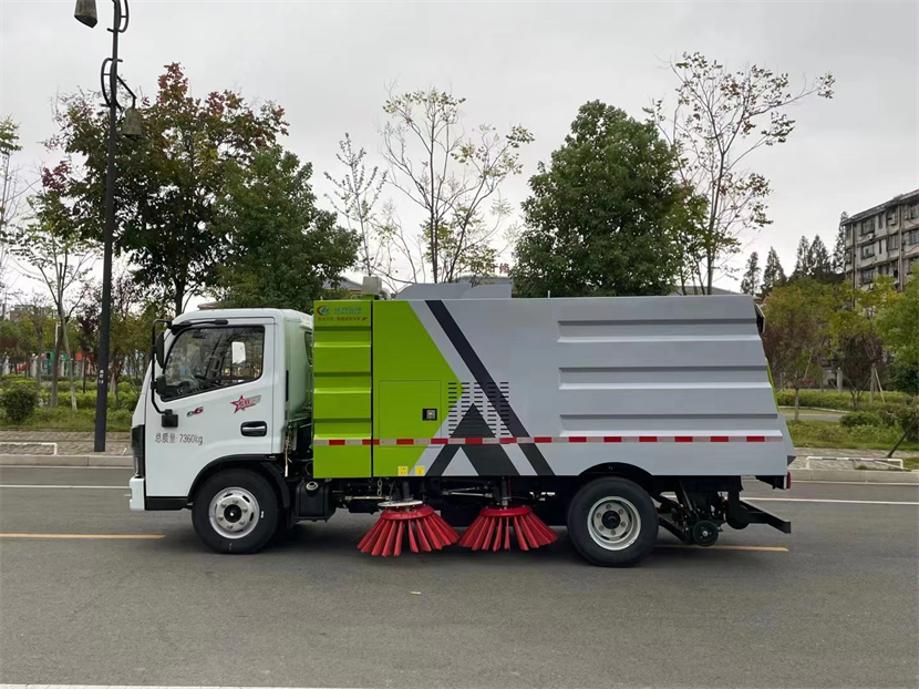 扫路清扫车供应厂家,洗扫路面车厂家