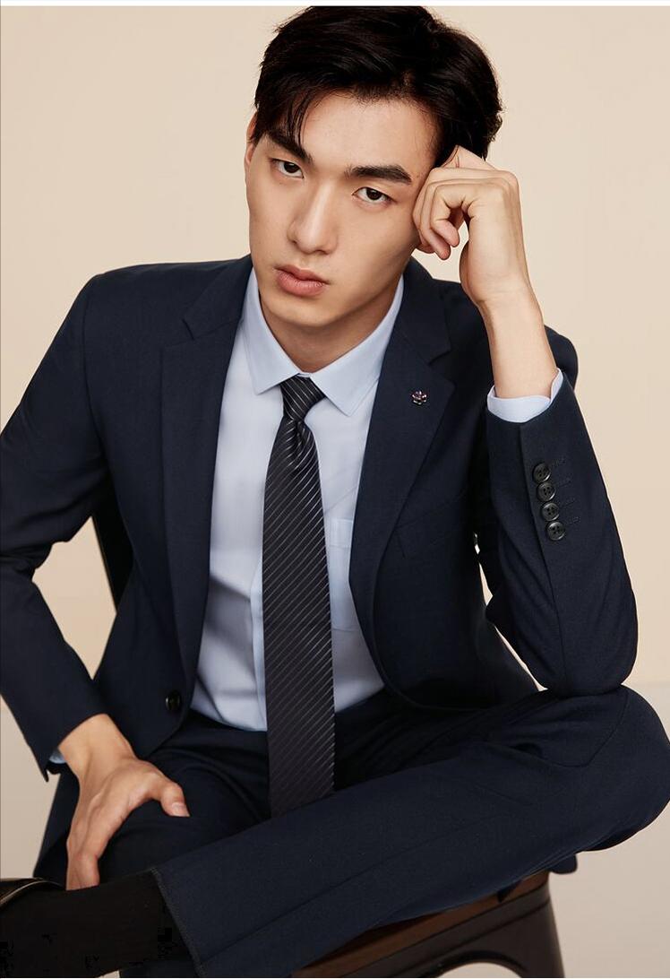 40-50岁男人穿什么颜色衣服好看,35至40岁男装品牌推荐性价比最高