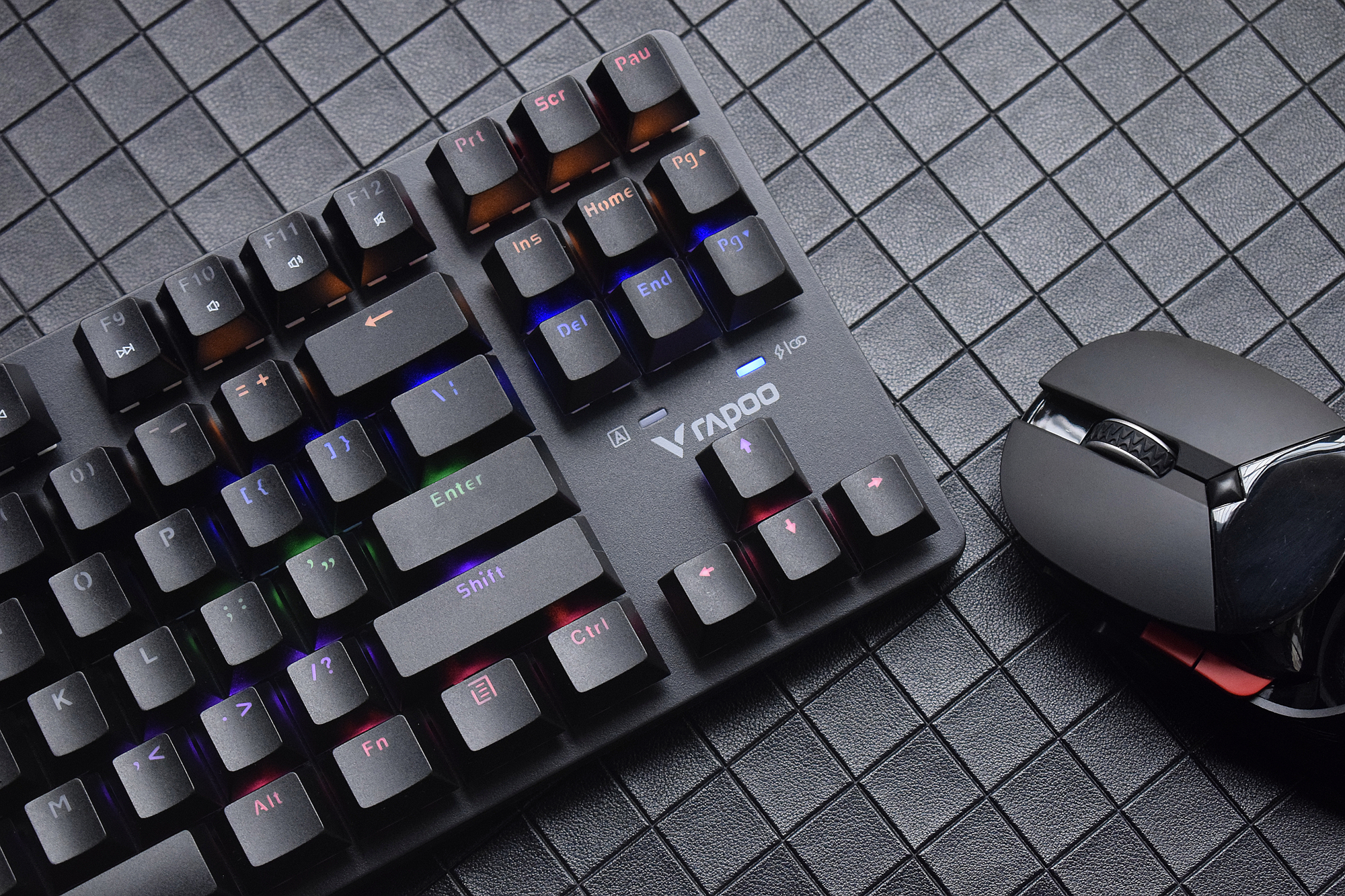 雷柏v500pro红轴键盘测评紫色,让游戏更自由雷柏v500pro多模键盘