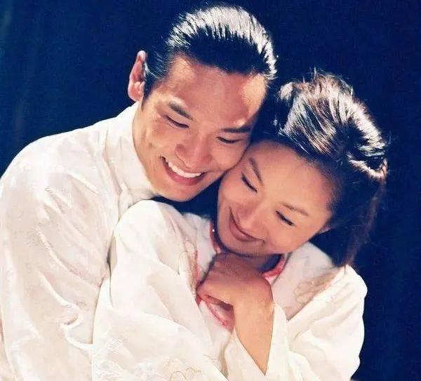 被造黄谣20年,51岁的她“官宣结婚”打脸全网:别来评价姐的人生